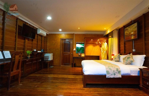 Deluxe Bungalow 1 Large Double Bed